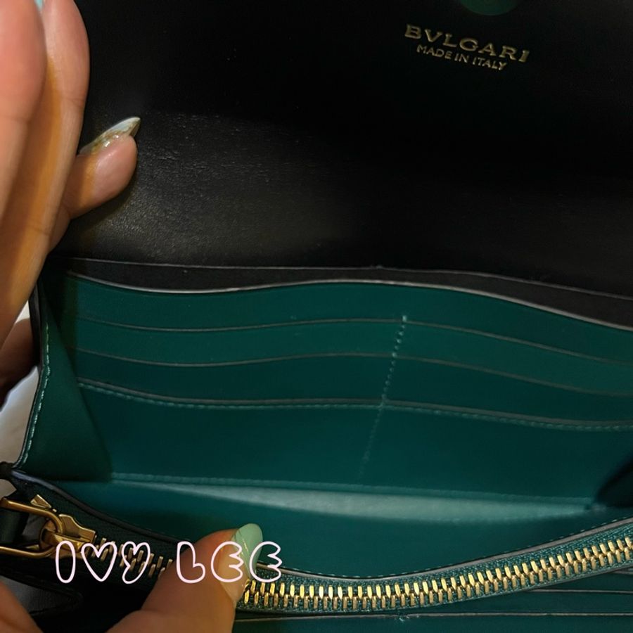 Bvlgari(缺貨中、勿下單)280353品牌長版皮夾 小牛皮琺瑯蛇頭扣環撞色(黑/綠)二手精品-7
