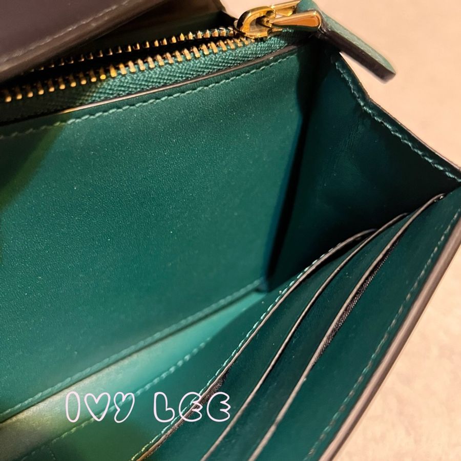 Bvlgari(缺貨中、勿下單)280353品牌長版皮夾 小牛皮琺瑯蛇頭扣環撞色(黑/綠)二手精品-10