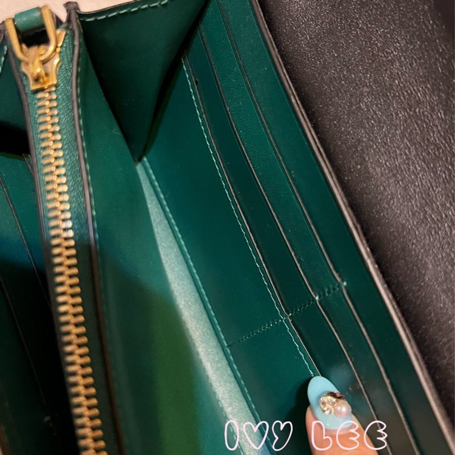 Bvlgari(缺貨中、勿下單)280353品牌長版皮夾 小牛皮琺瑯蛇頭扣環撞色(黑/綠)二手精品-12
