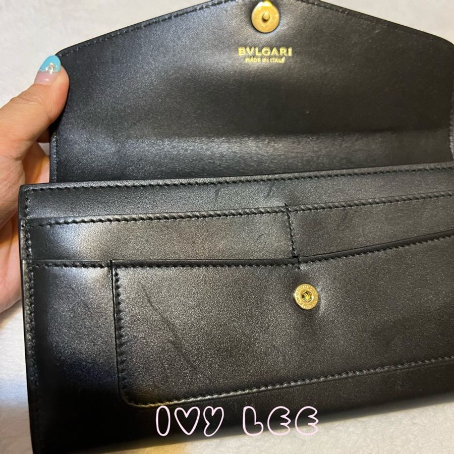Bvlgari(缺貨中、勿下單)280353品牌長版皮夾 小牛皮琺瑯蛇頭扣環撞色(黑/綠)二手精品-24