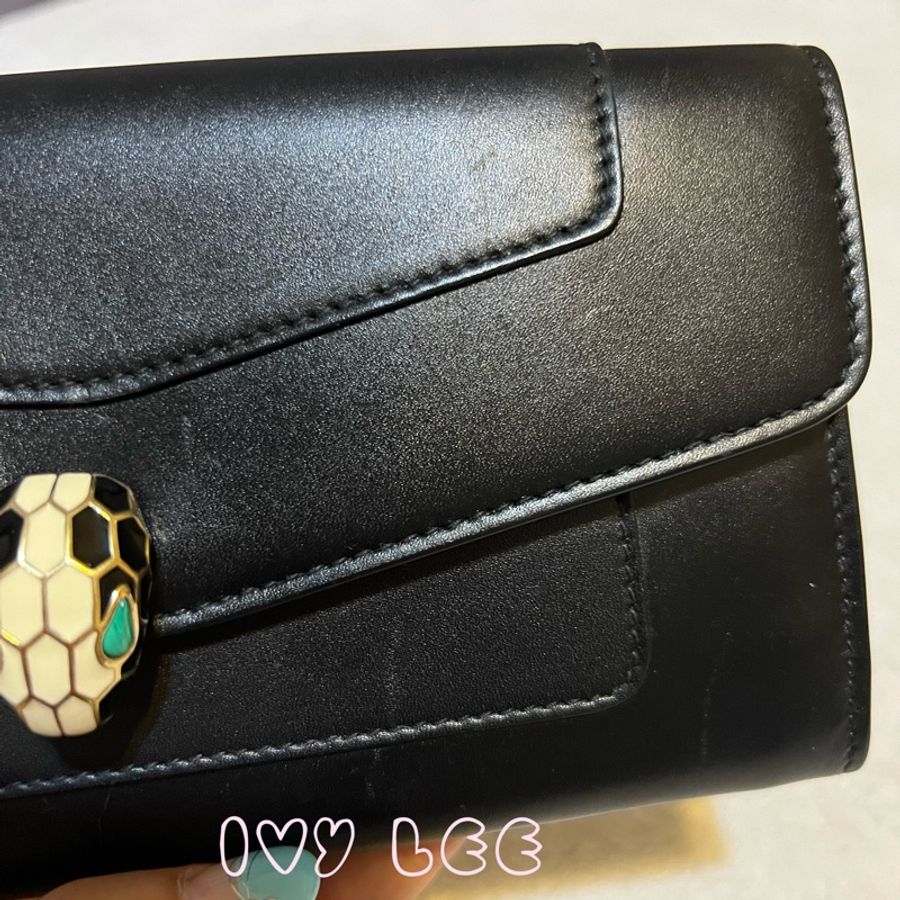Bvlgari(缺貨中、勿下單)280353品牌長版皮夾 小牛皮琺瑯蛇頭扣環撞色(黑/綠)二手精品-30