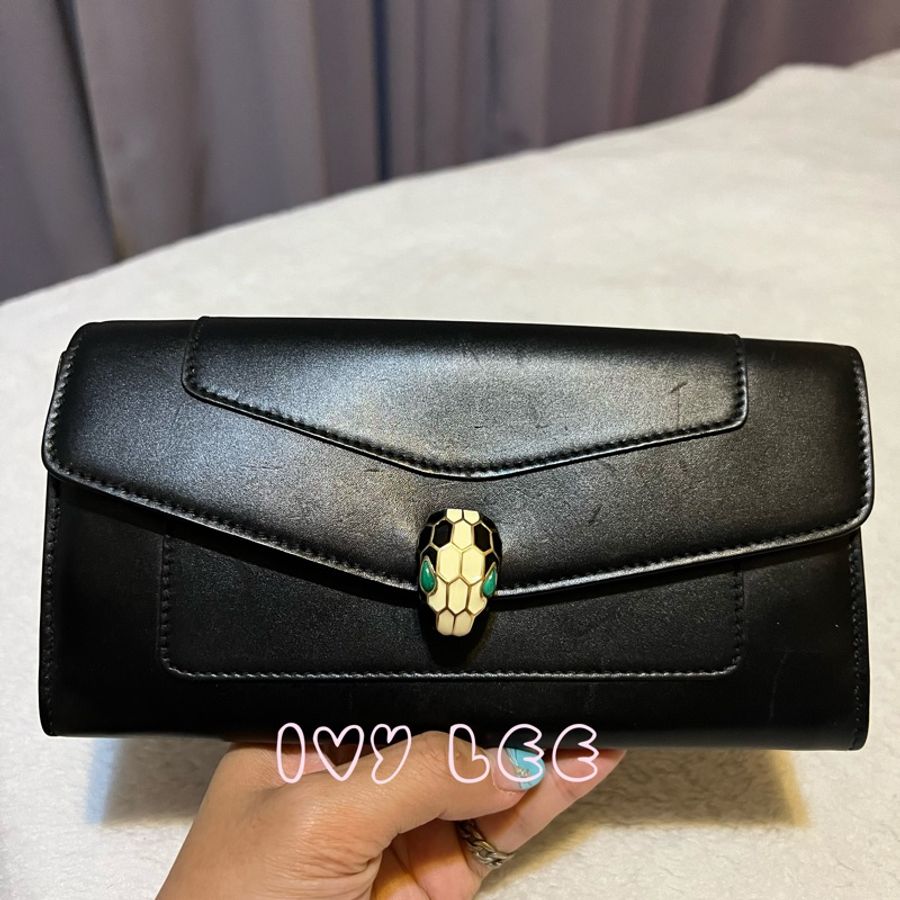 Bvlgari(缺貨中、勿下單)280353品牌長版皮夾 小牛皮琺瑯蛇頭扣環撞色(黑/綠)二手精品-31