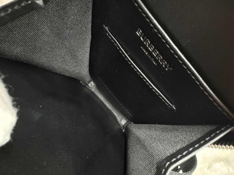 BURBERRY 粒紋皮革手機套 黑-13