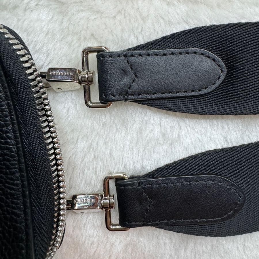 BURBERRY 粒紋皮革手機套 黑-20