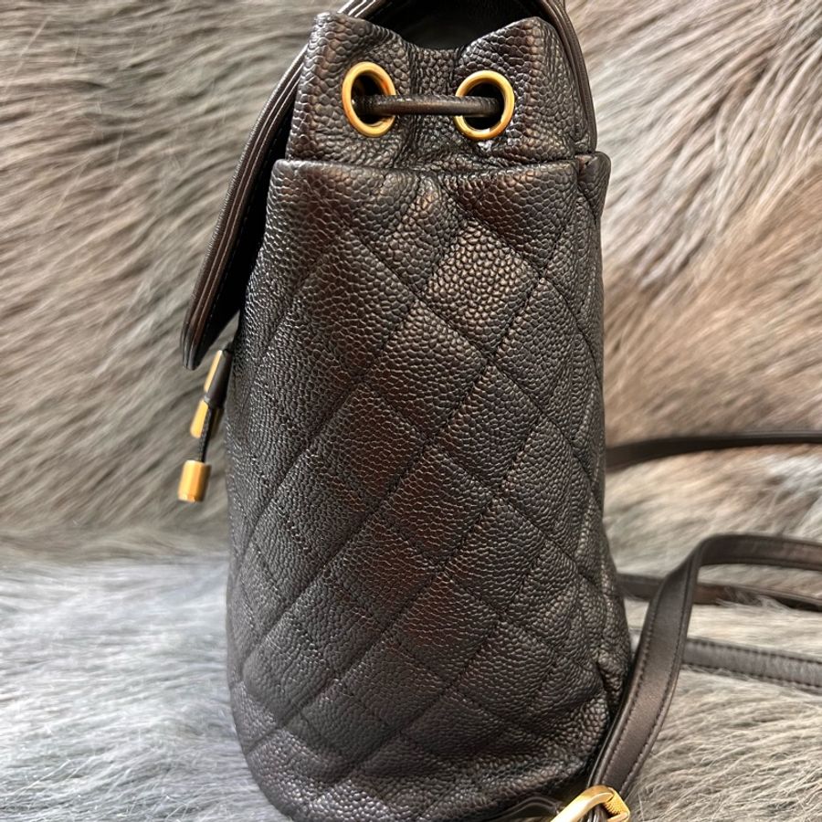 Chanel A57090 黑色 荔枝皮 金釦 coco 機場系列 後背包-2