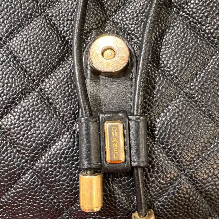 Chanel A57090 黑色 荔枝皮 金釦 coco 機場系列 後背包-17