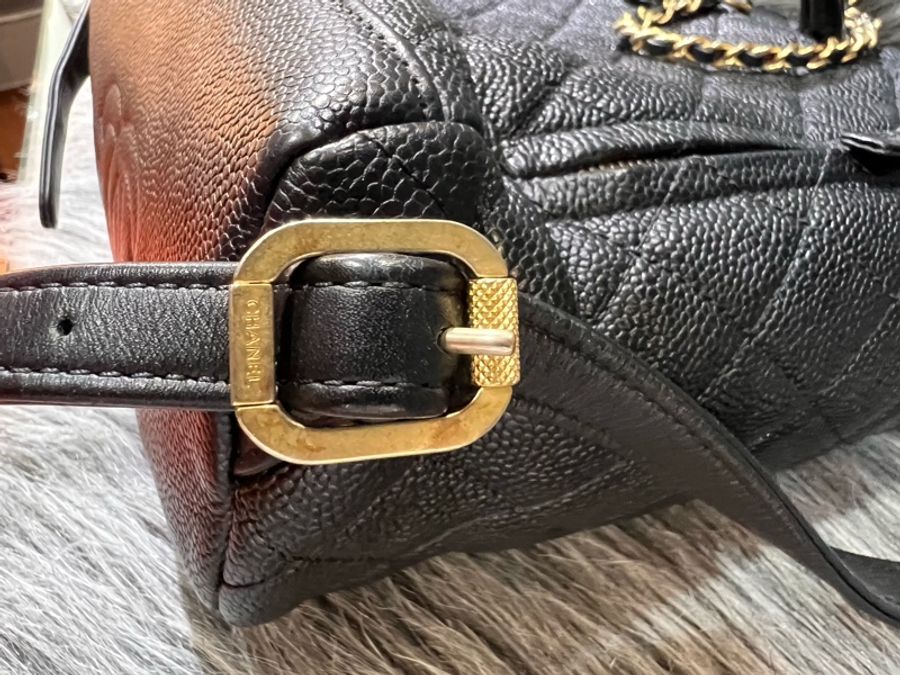 Chanel A57090 黑色 荔枝皮 金釦 coco 機場系列 後背包-24