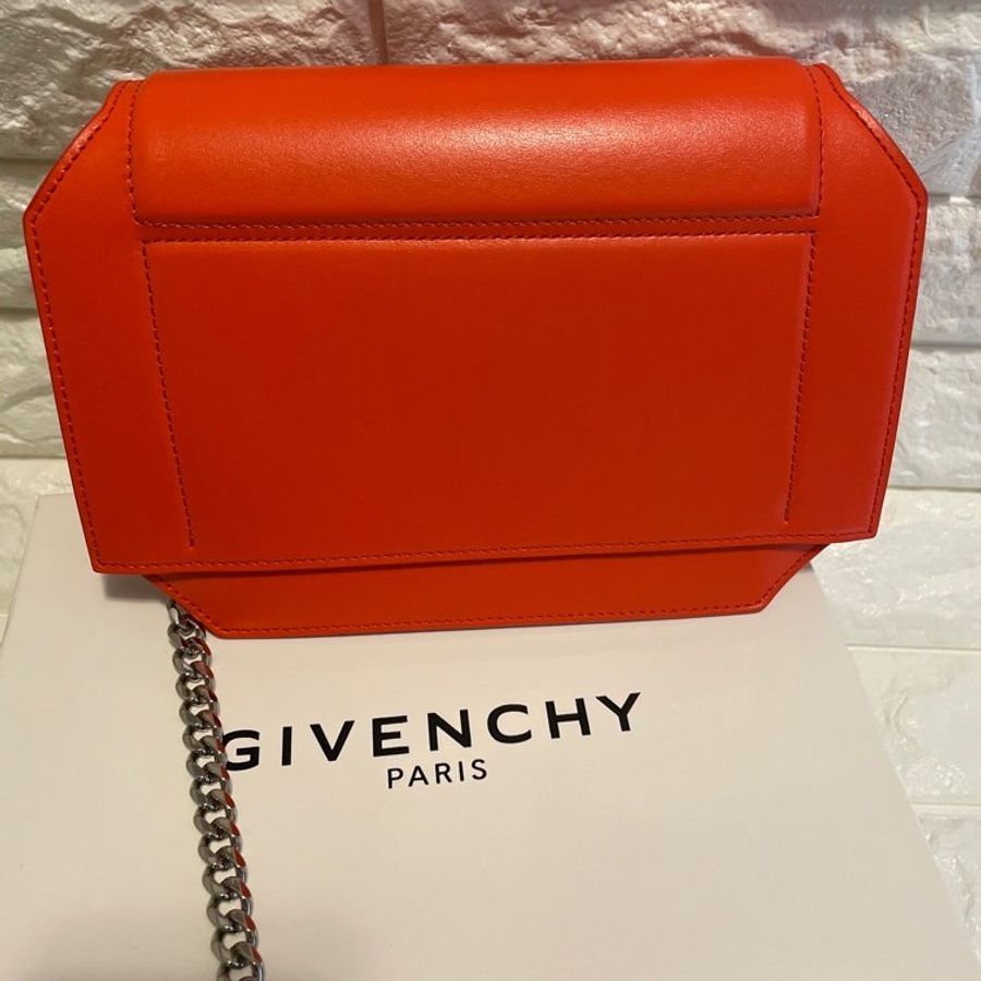 Givenchy BOW CUT LEATHER CROSSBODY BAG-3