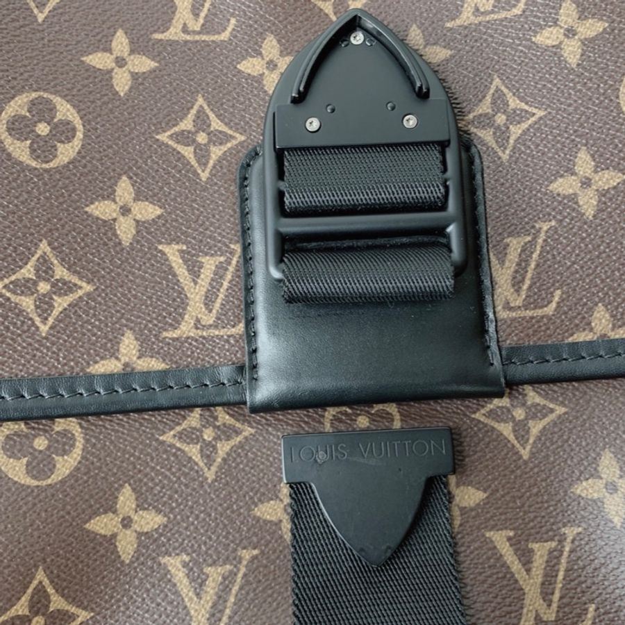 LV Archy MM老花郵差包-10