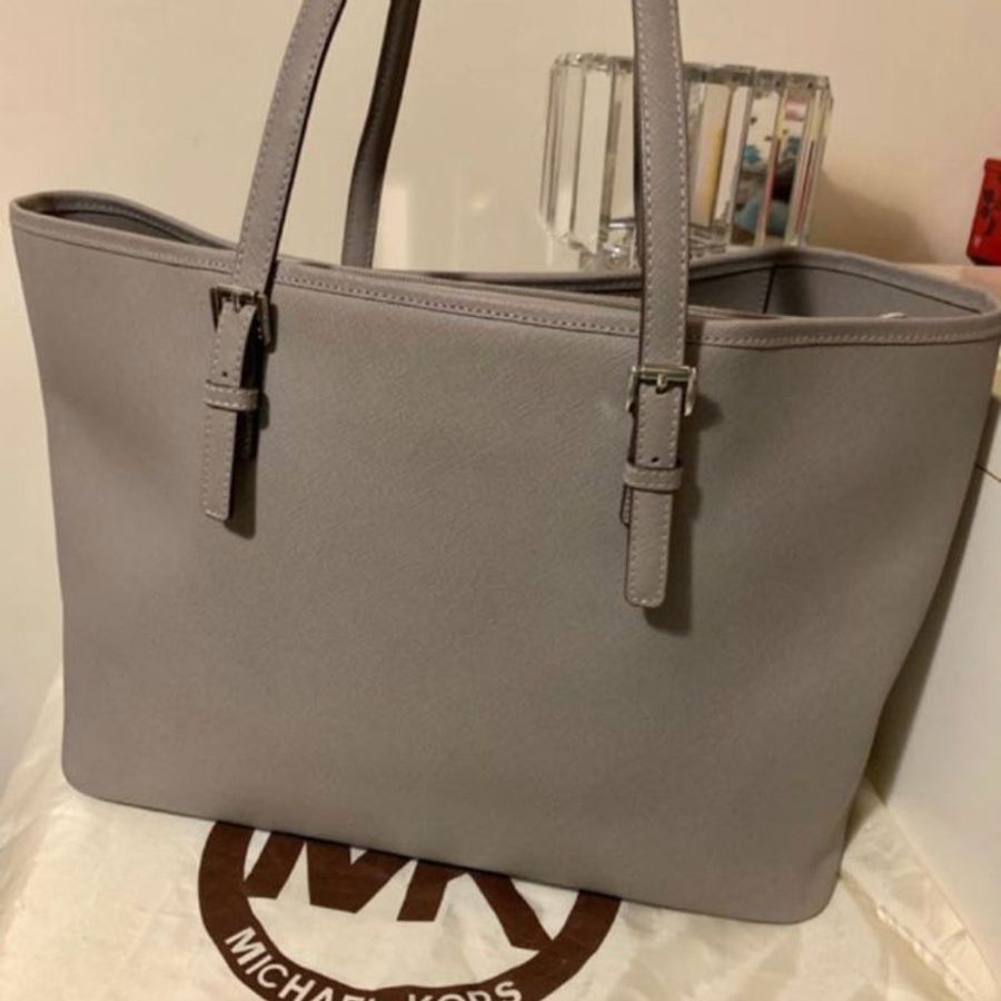 Michael Kors JET SET LEATHER TOTE-1
