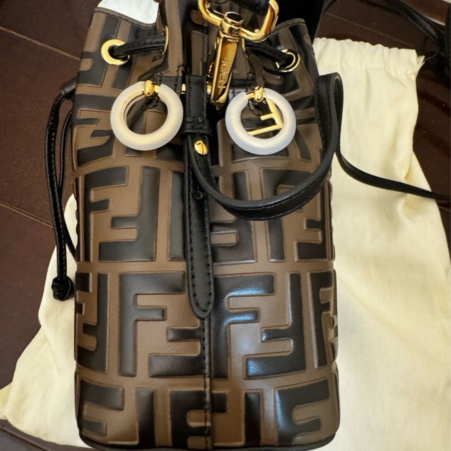 【9.9成新】FENDI  MON  TRESOR 迷你水桶包-12