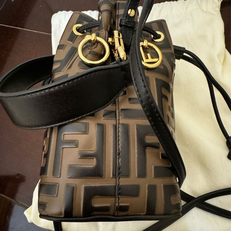 【9.9成新】FENDI  MON  TRESOR 迷你水桶包-13