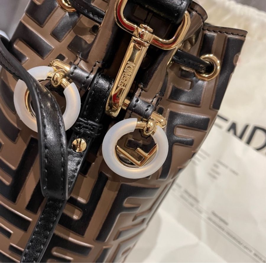【9.9成新】FENDI  MON  TRESOR 迷你水桶包-15