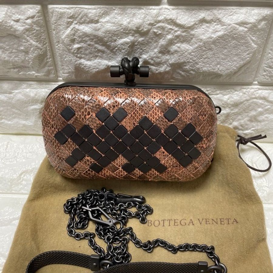 Bottega Veneta POCHETTE KNOT LEATHER CROSSBODY BAG-0