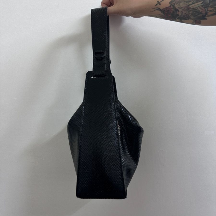 Balenciaga tool 2.0水桶包 少見蛇紋-1
