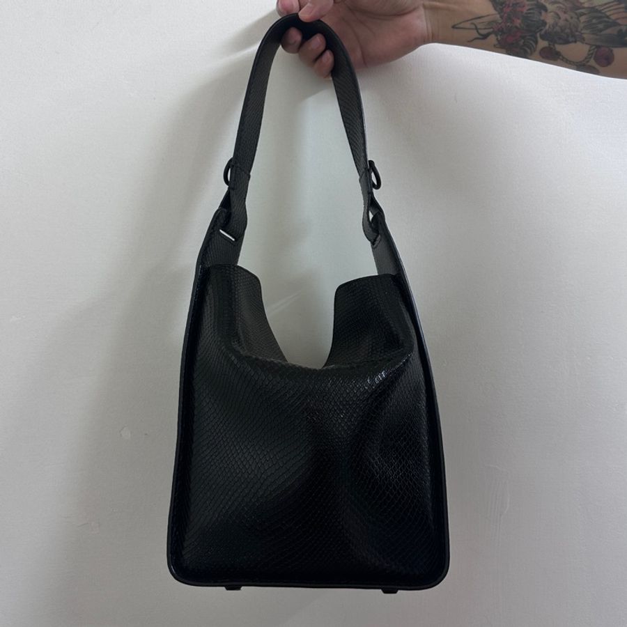 Balenciaga tool 2.0水桶包 少見蛇紋-11