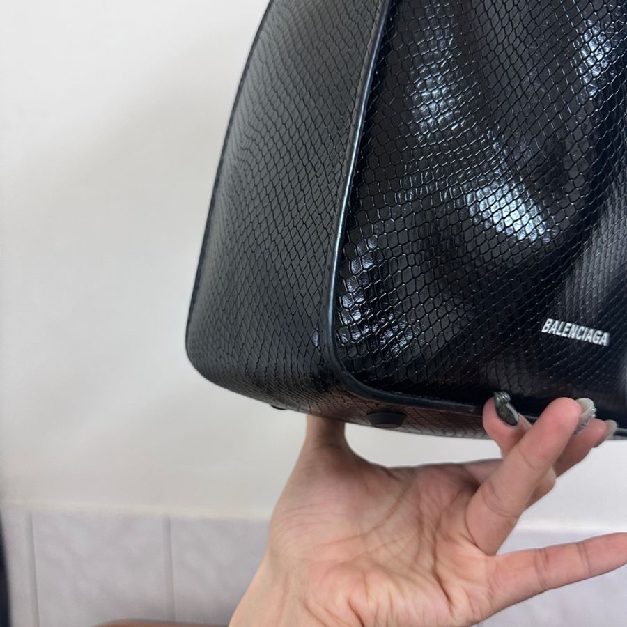 Balenciaga tool 2.0水桶包 少見蛇紋-17