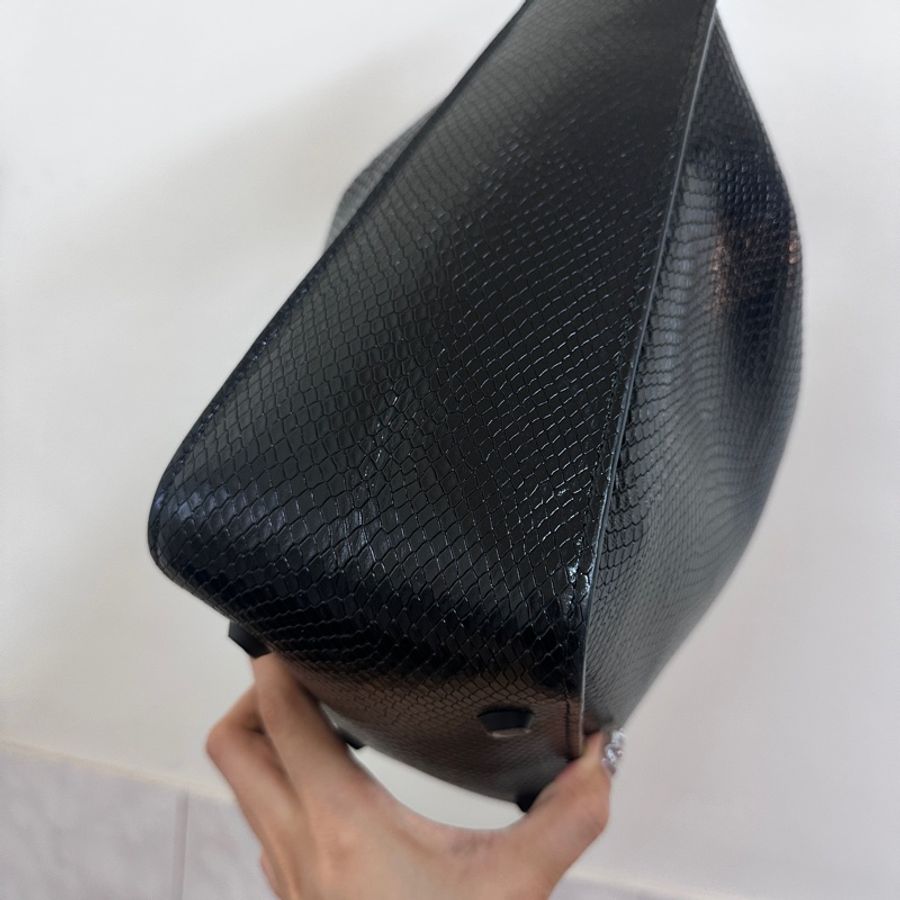 Balenciaga tool 2.0水桶包 少見蛇紋-19
