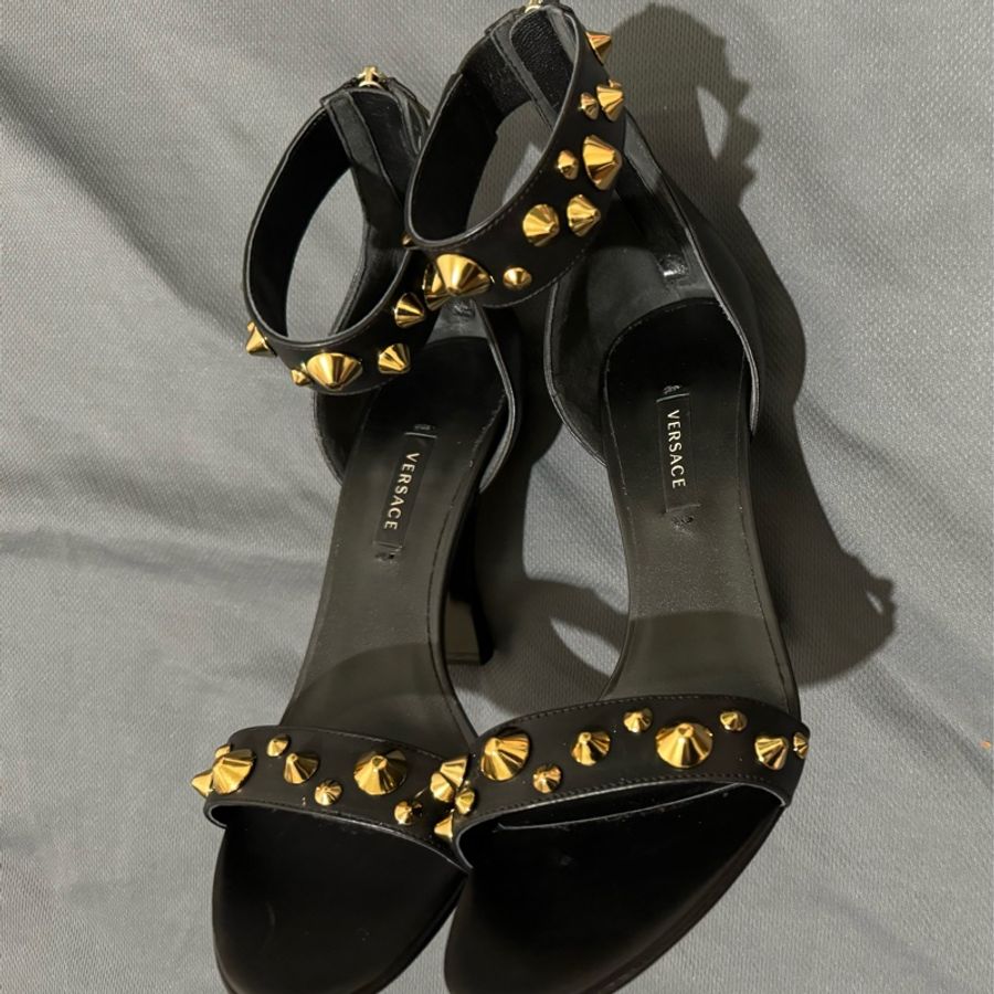 🙏求變現🙏 VERSACE 范思哲 凡賽斯 卯釘 高跟鞋 尺碼39 正品 近全新-1