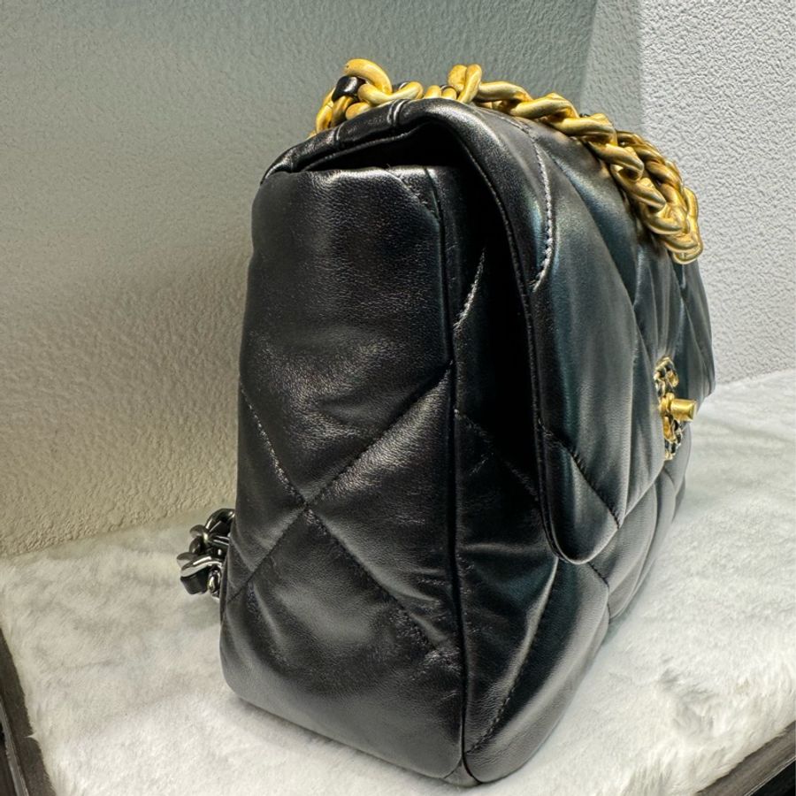 （全新）Chanel 19 黑金中號-1
