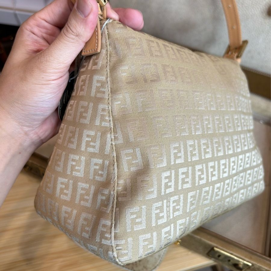 FENDI vintage 奶茶色老花金釦大法棍/肩背包🧡稀有氣質色-11