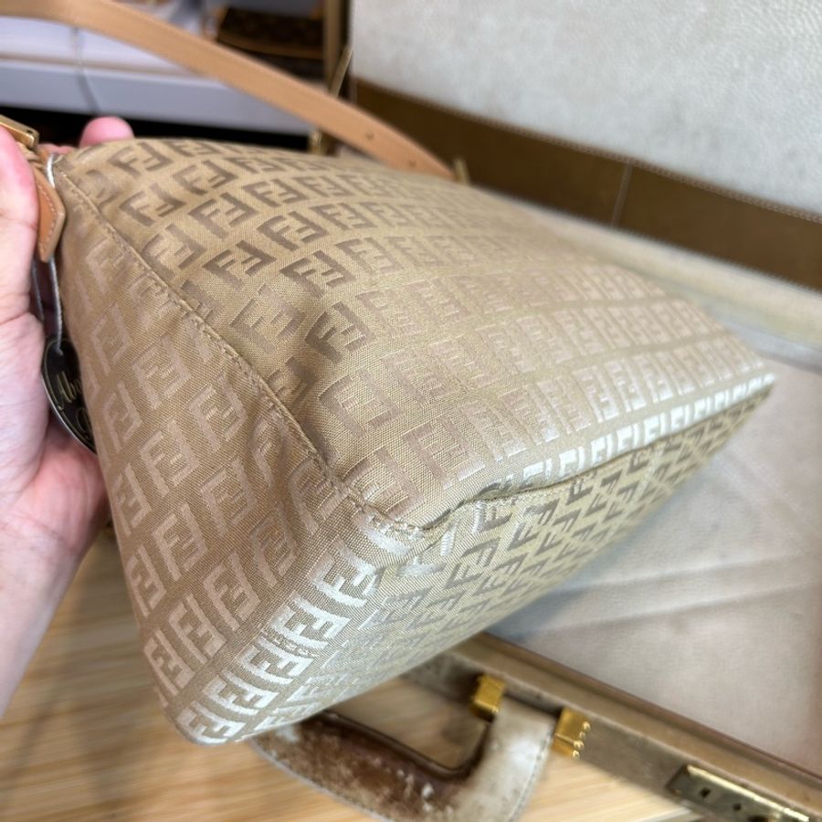 FENDI vintage 奶茶色老花金釦大法棍/肩背包🧡稀有氣質色-13
