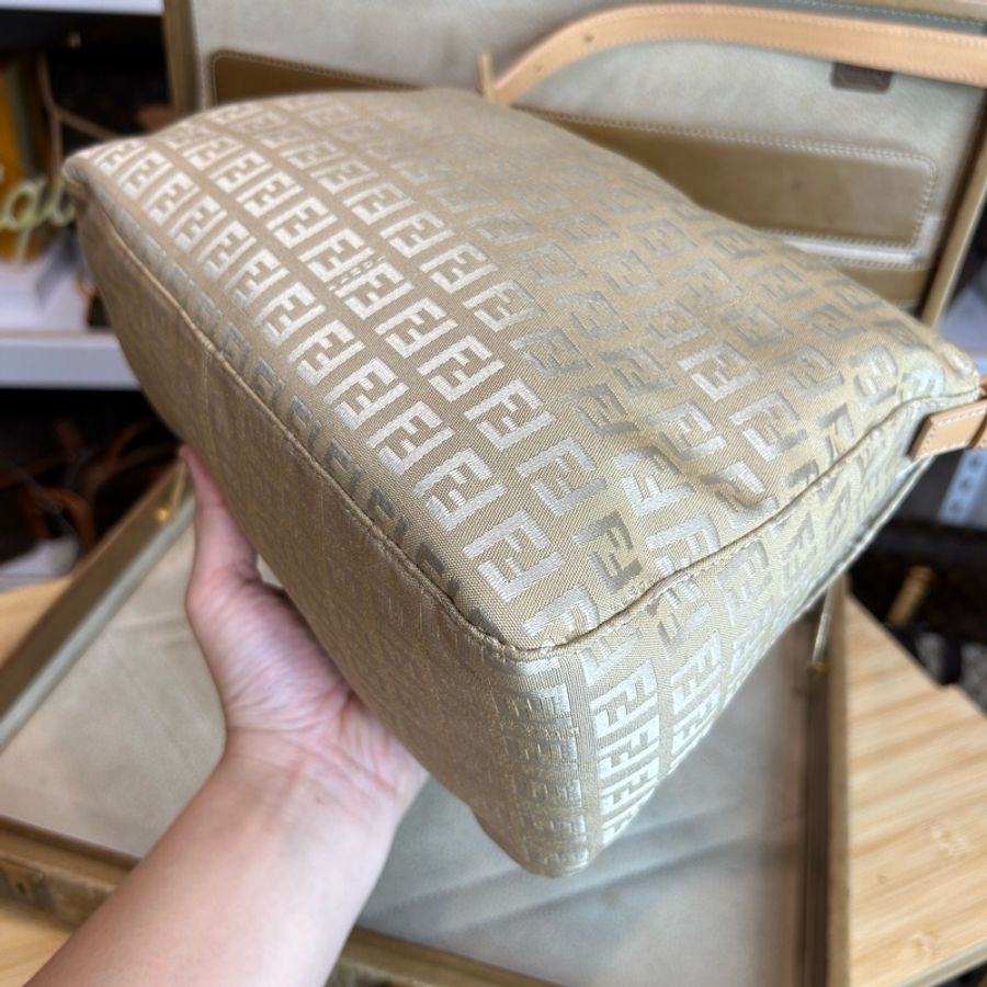 FENDI vintage 奶茶色老花金釦大法棍/肩背包🧡稀有氣質色-14