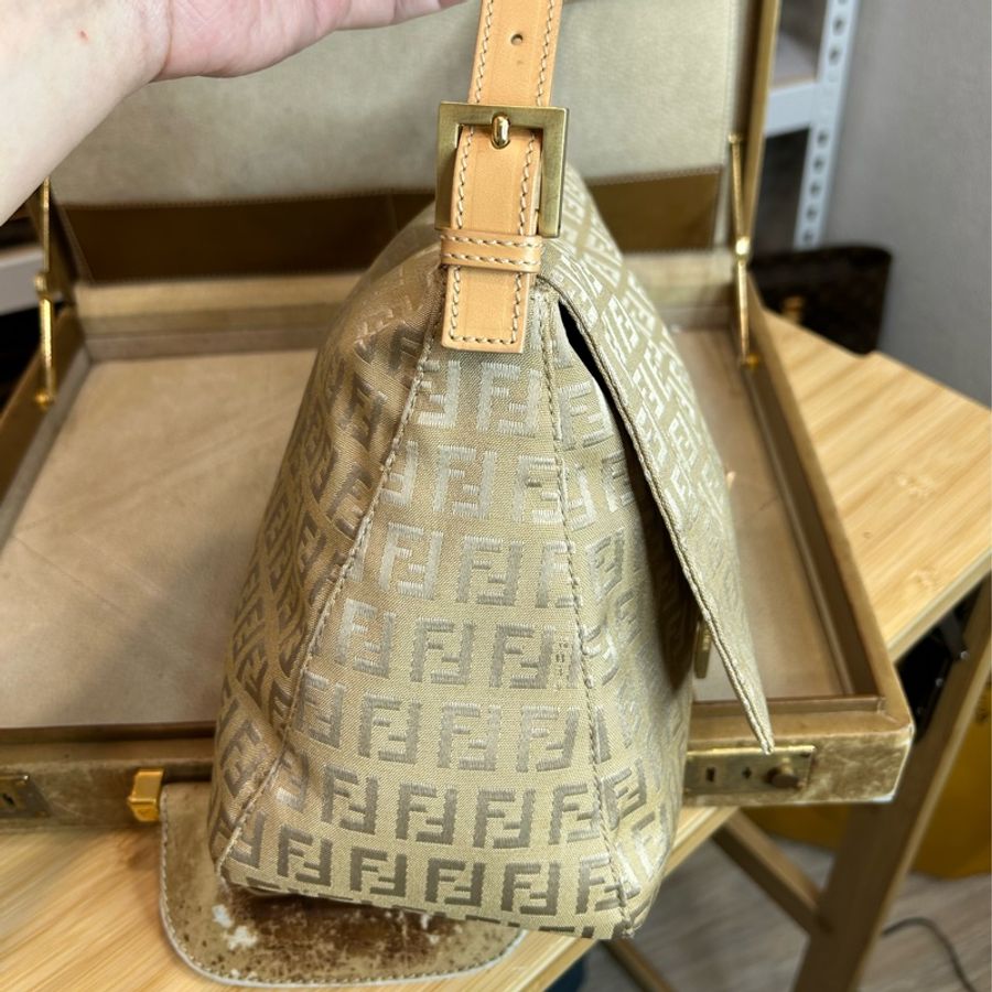 FENDI vintage 奶茶色老花金釦大法棍/肩背包🧡稀有氣質色-20