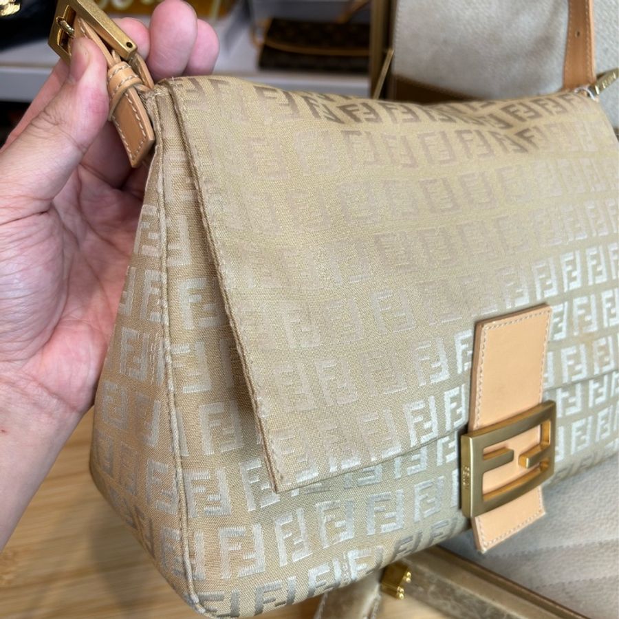 FENDI vintage 奶茶色老花金釦大法棍/肩背包🧡稀有氣質色-4