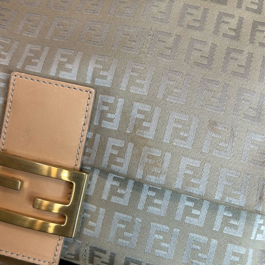 FENDI vintage 奶茶色老花金釦大法棍/肩背包🧡稀有氣質色-7