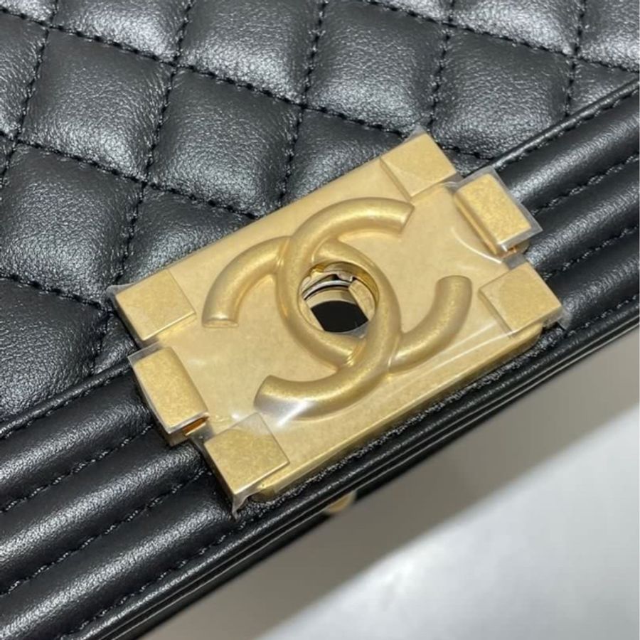 全新Chanel Boy25cm 黑色復古金扣牛皮-3