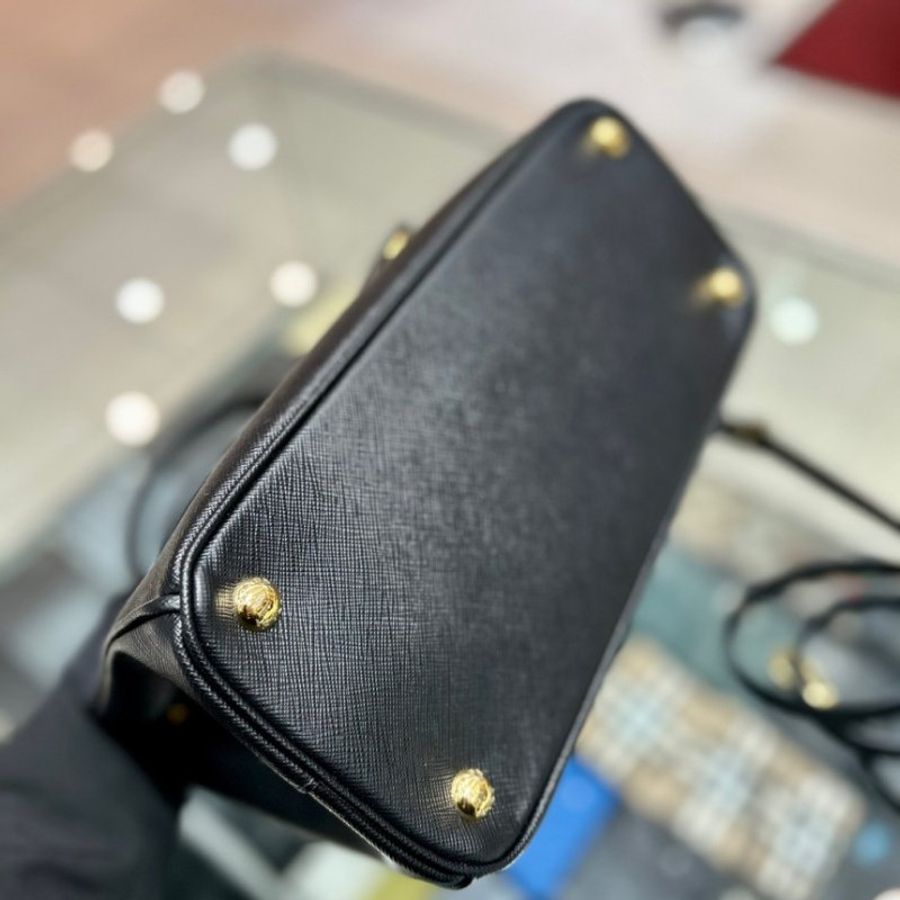 🌿春季限時降價🌿Prada 1BA863 Saffiano 小款 Galleria 殺手包 黑色《當季專櫃正售★全新商品 》-13