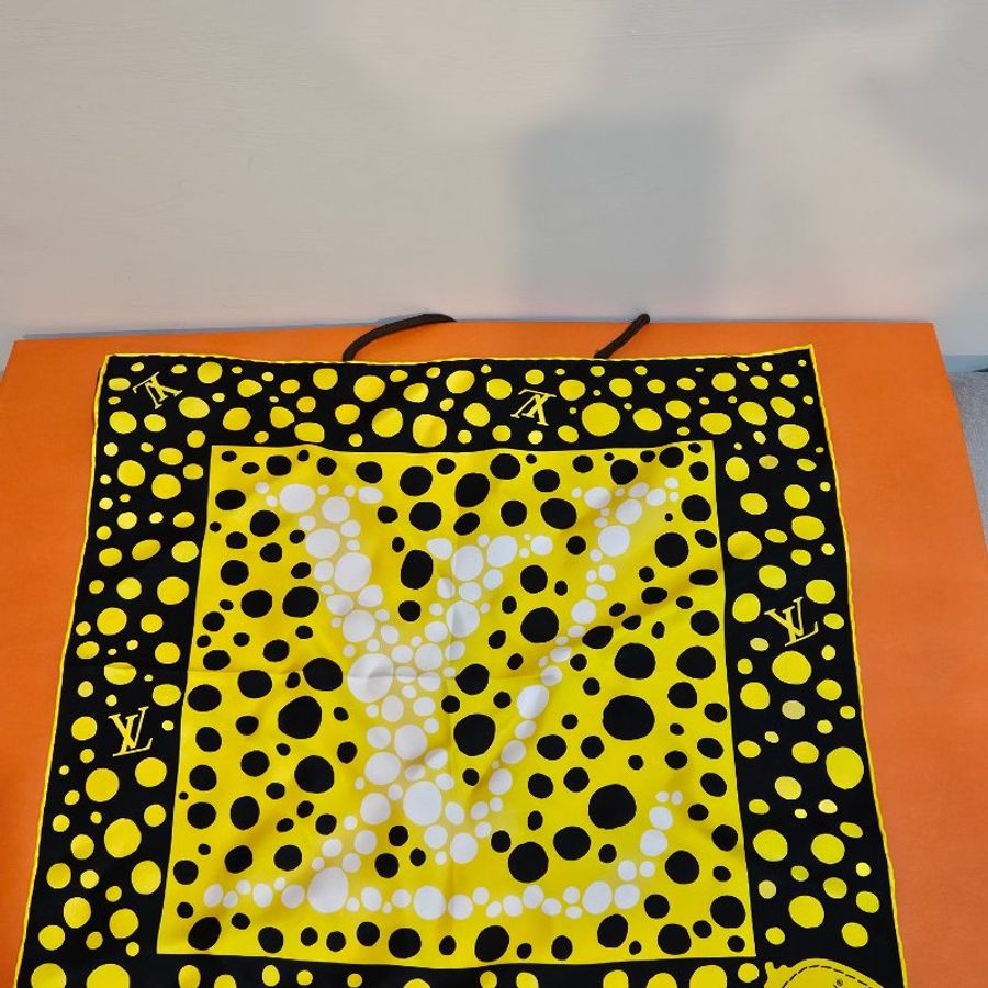 LV x YK Infinity Dots 45 草間彌生 限量款 絲巾 手帕 Yayoi Kusama-1