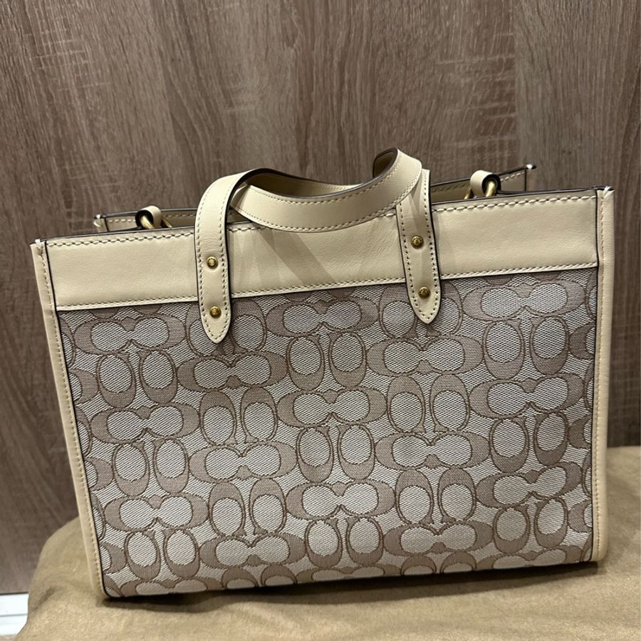 Coach FIELD 經典滿版LOGO緹花布拼接皮革手提斜背托特包-0