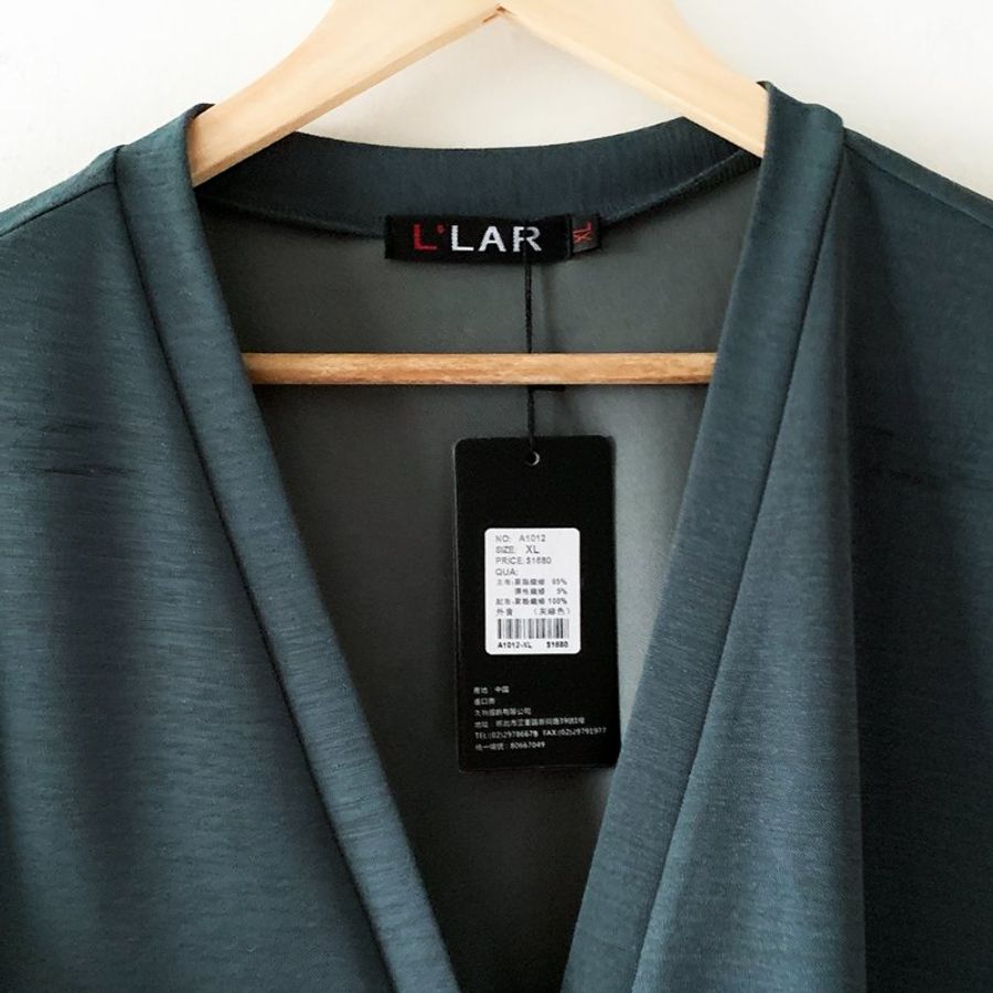 全新 L'LAR 長版柔軟後拼接罩衫 灰綠色 長袖外套 薄外套 前口袋 柔軟輕透 舒適材質【壽司羊羊】吊牌未剪-1