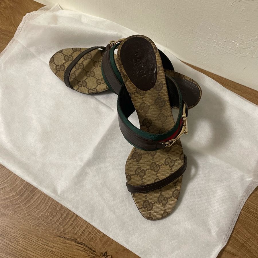 GUCCI經典織帶高跟涼鞋-1