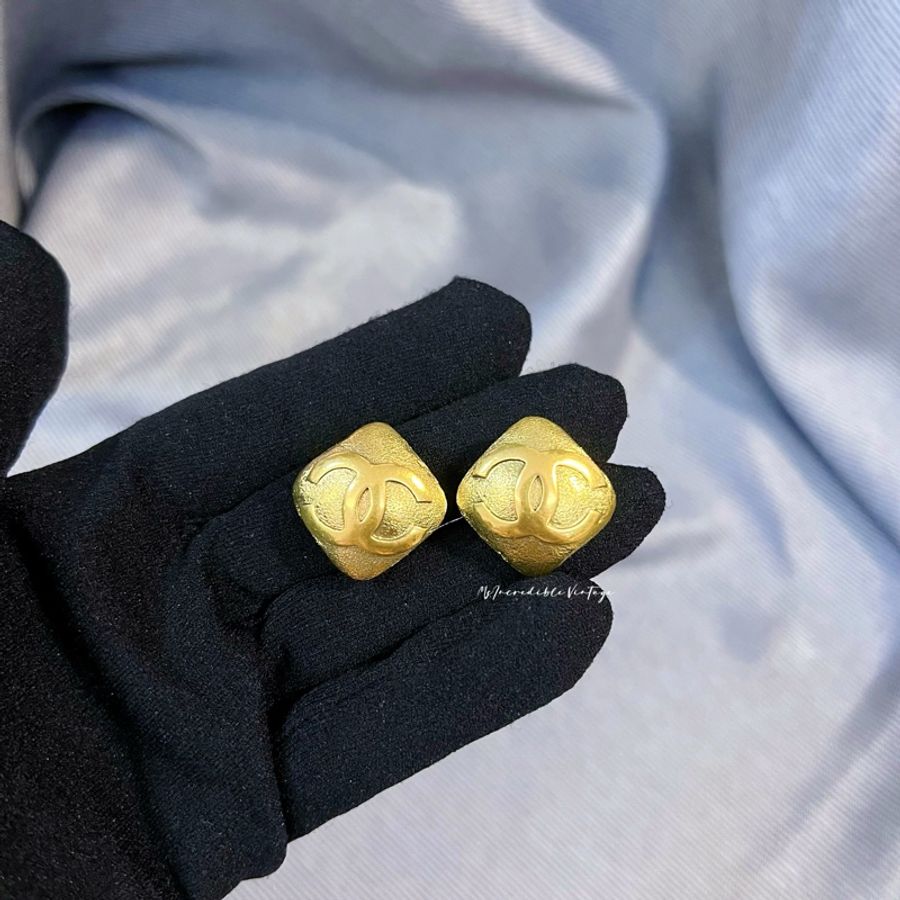 Chanel 金色菱形磨砂耳夾耳環-16