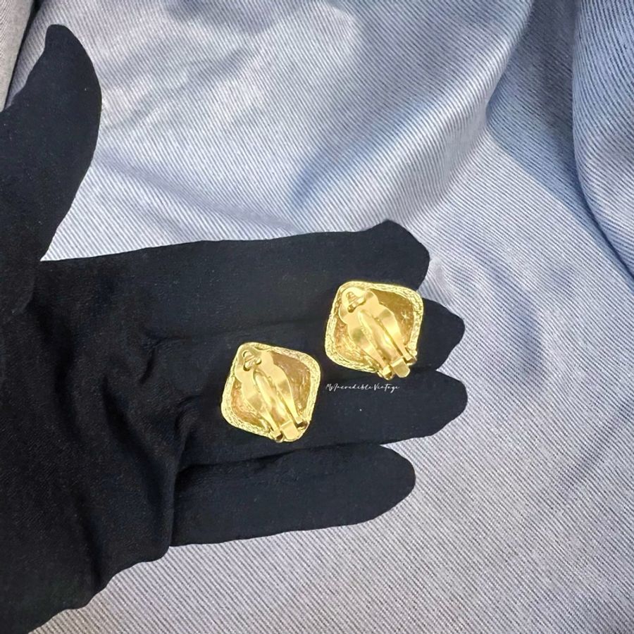 Chanel 金色菱形磨砂耳夾耳環-17