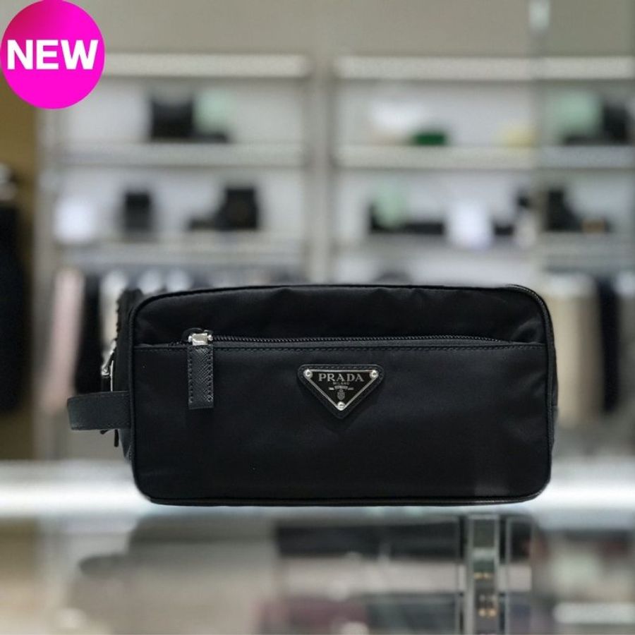 🌸2025春夏新品🌸Prada 2NA819 Re-Nylon 與 Saffiano 皮革手拿包/盥洗包 附腕帶/黑色-0