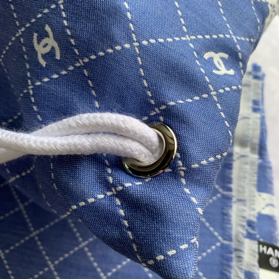 Chanel CC Logo 標誌菱格紋棉質混絲束口後背包+浴巾組(藍色)-2