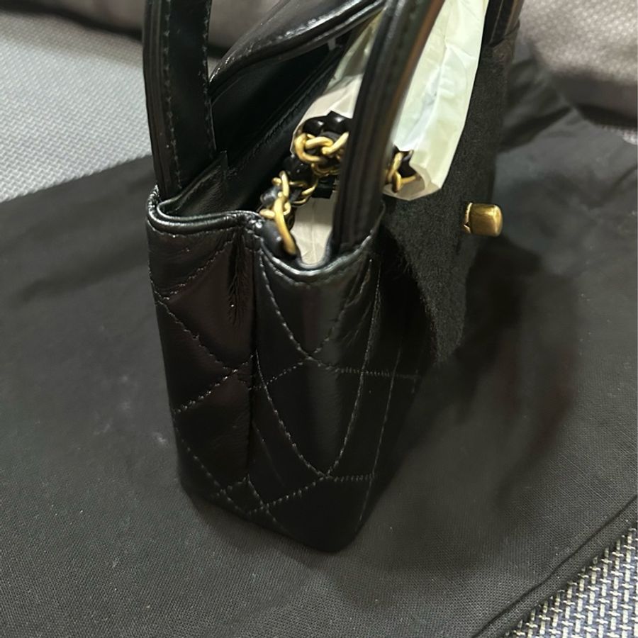 Chanel mini shopping bag / Chanel 23k kelly 黑金手提皮革鏈包-8