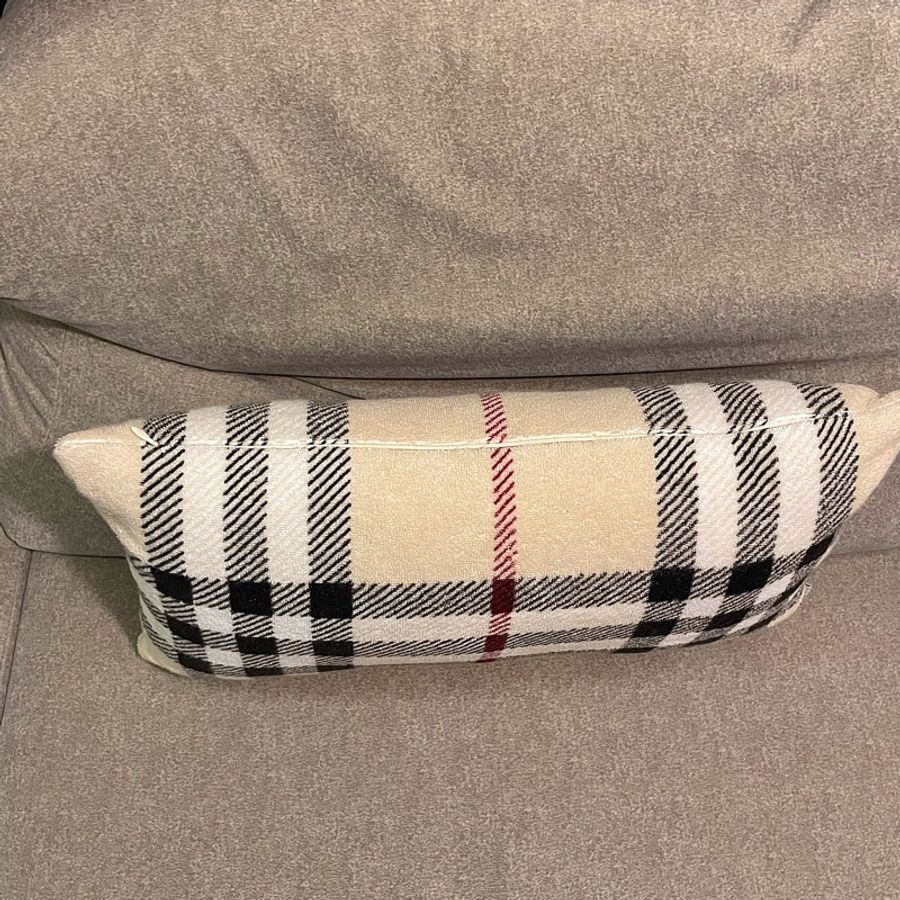 Burberry 小枕頭-3