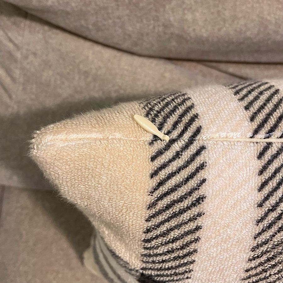 Burberry 小枕頭-4