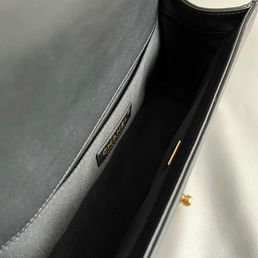 全新芯片款!!! CHANEL經典保值 Boy25 超難買的黑金款!-10