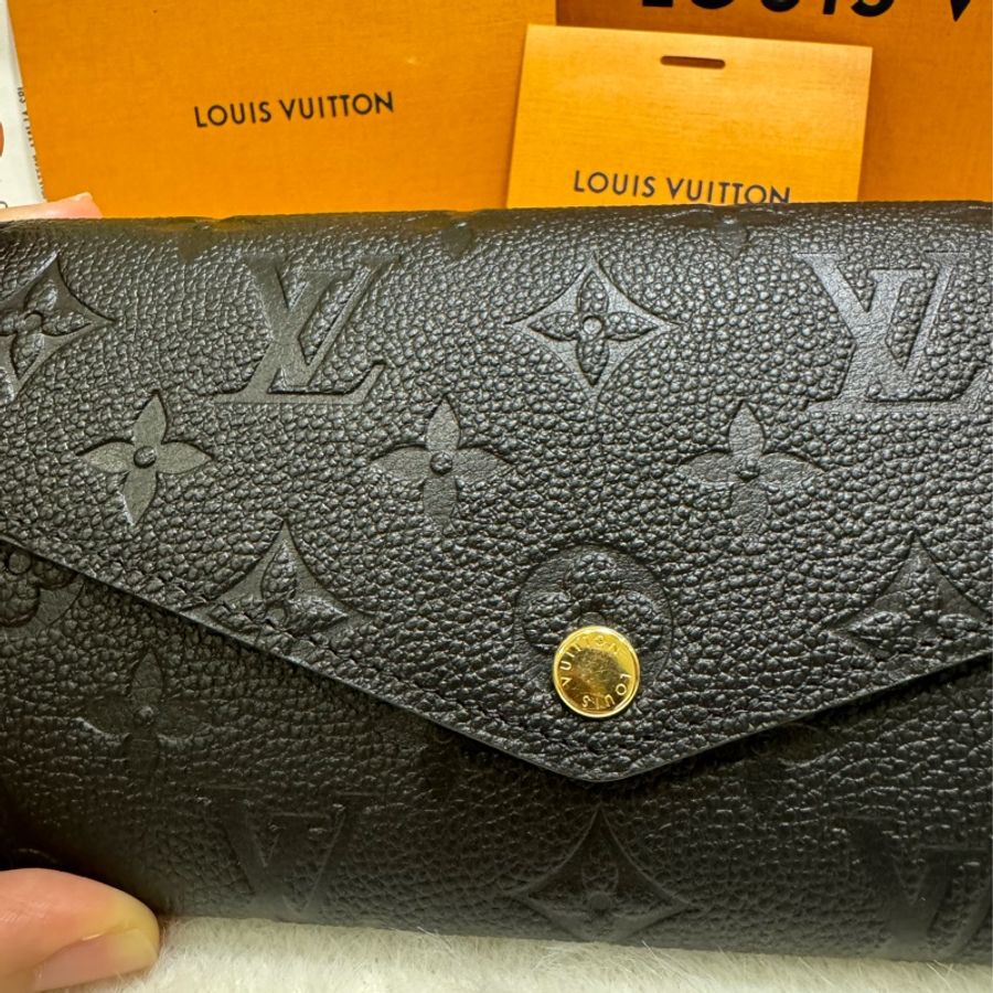 LV 經典Monogram Empreinte Sarah 長夾-1