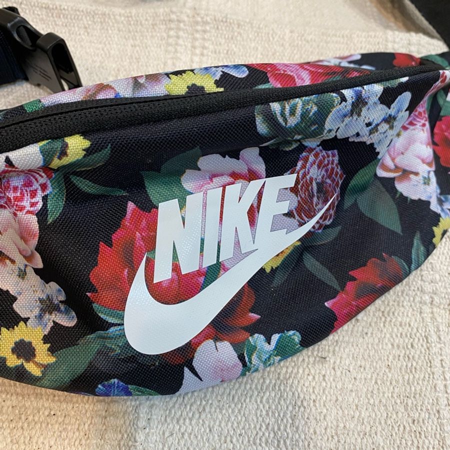 NIKE 大花腰包 可斜肩背-3