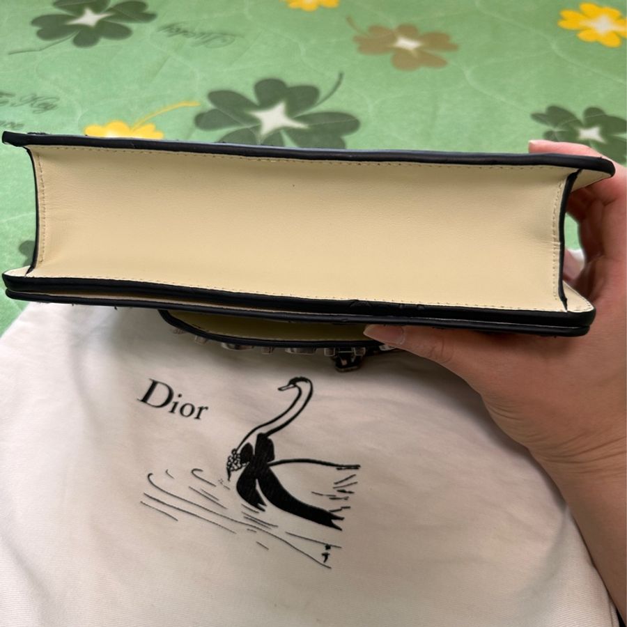 J’adior 秀場限定款(白色牛皮搭配黑色刺繡)約9成新-6