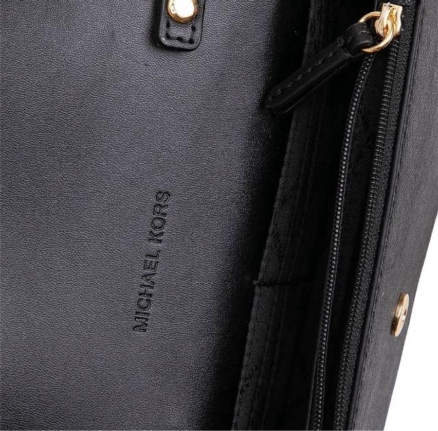 Michael Kors 簡約WOC圓標LOGO翻蓋信封造型手拿包錬包斜背包(黑)-4