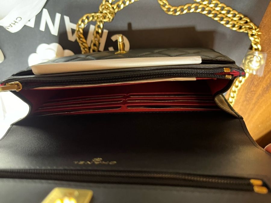 稀有黑金絕美山茶花調節扣小香釋出!2023台北專櫃購入全配保存超好|CHANEL 香奈兒 經典雙C LOGO菱格紋小羊皮WOC斜背肩背兩用包-14