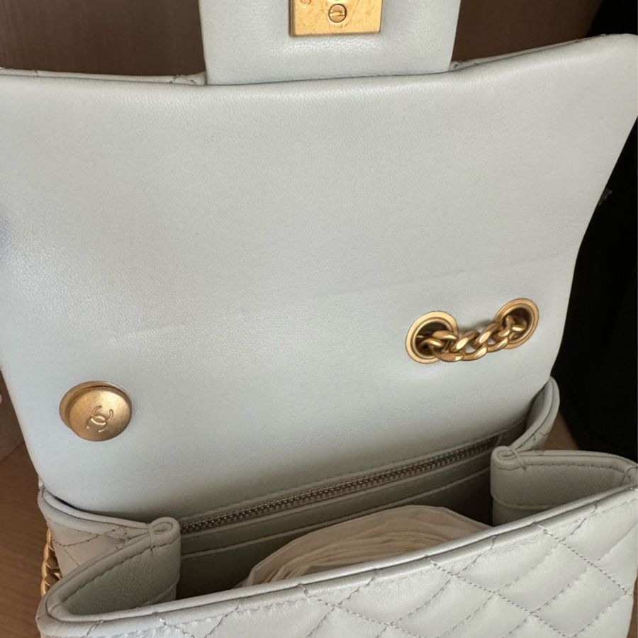Chanel 山茶花 金屬鏈 調節扣 方胖17羊皮 藍 mini square flap camellia 17-6